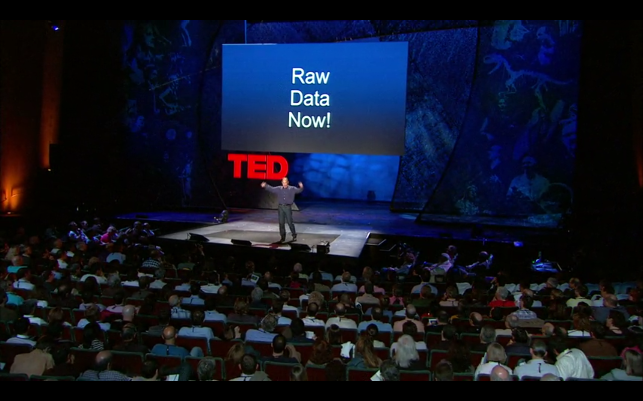 Tim Berners-Lee, lors de sa conférence TED de 2009, Tim Berners-Lee appelle le public à crier « *raw data now* »